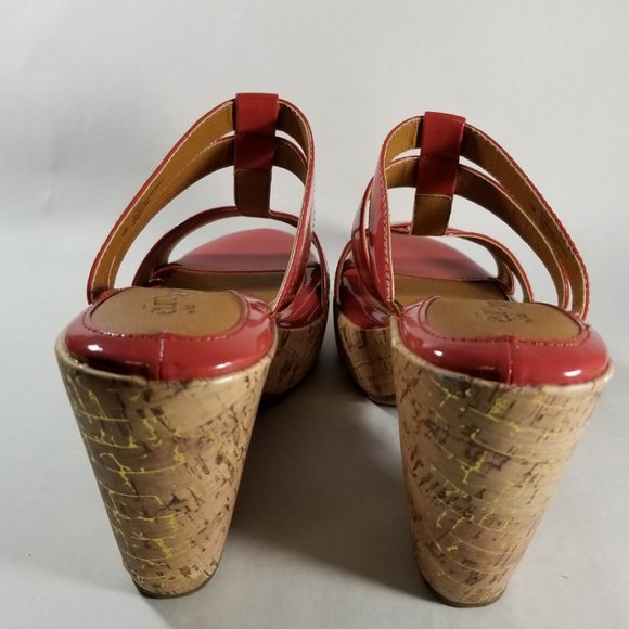 Sofft Eurosoft Pink Patent Faux Leather Sandals - Picture 5 of 7